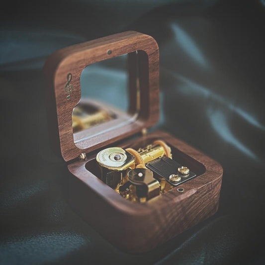 Mirra personalized wooden music box with mirror and stopper by Donuma